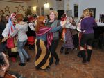 Українським побутовим танцям навчали гостей фольклорної віфтальні